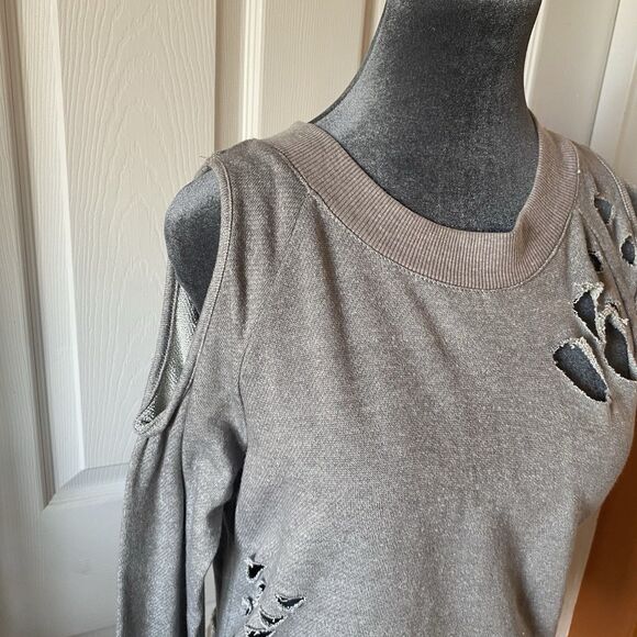 Emma Sweater Women’s Size Small Grey Cold Shoulder Crew Neck Distressed - Picture 3 of 12